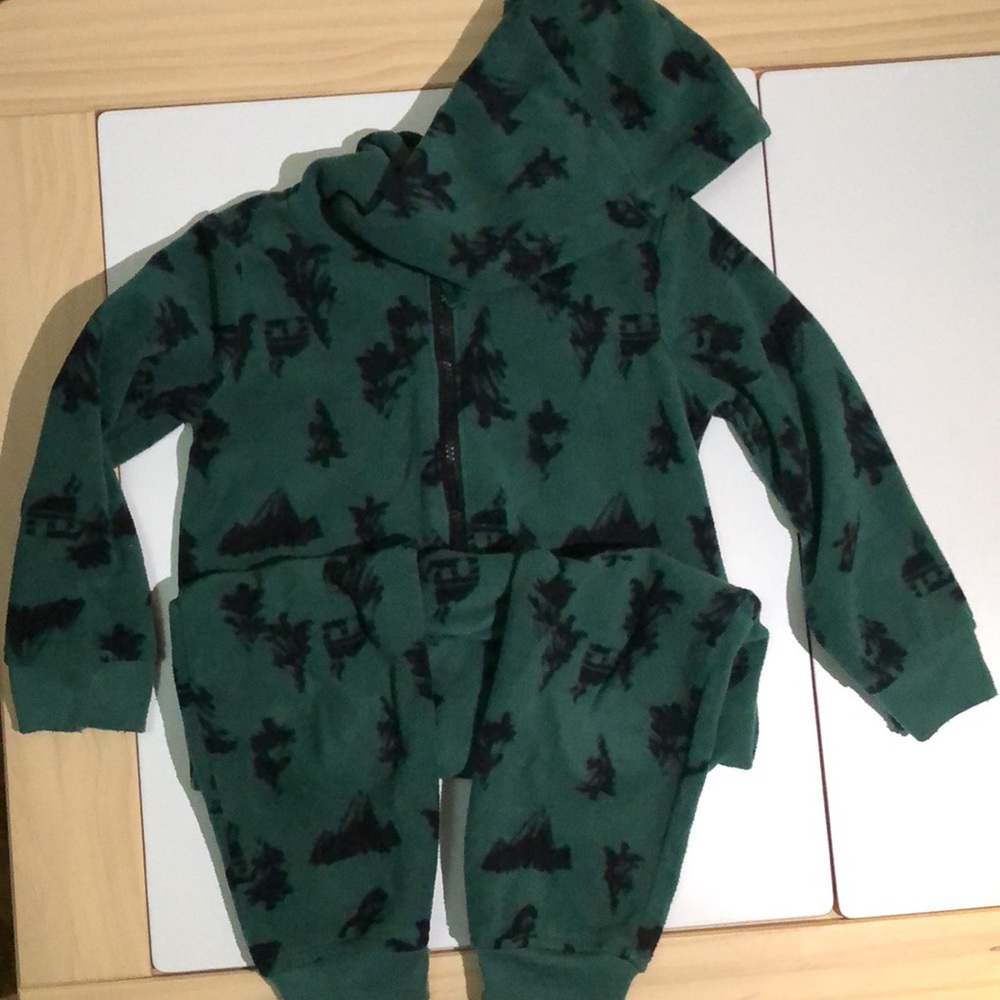 Carters bundle size 24months - Picture 6 of 8